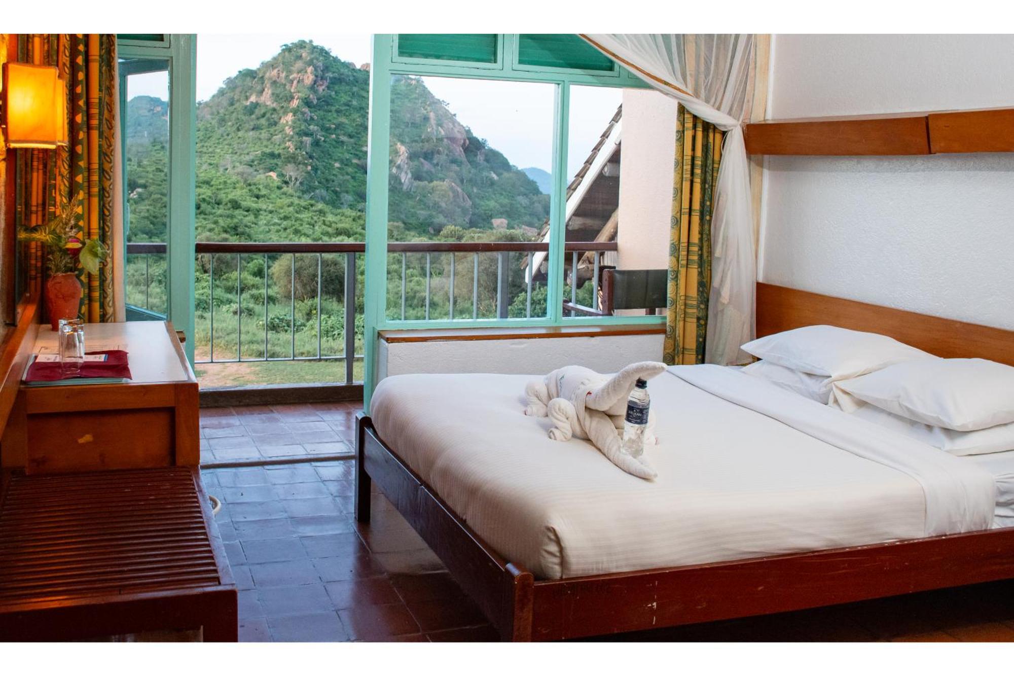 Ngulia Safari Lodge Ithumba Екстериор снимка