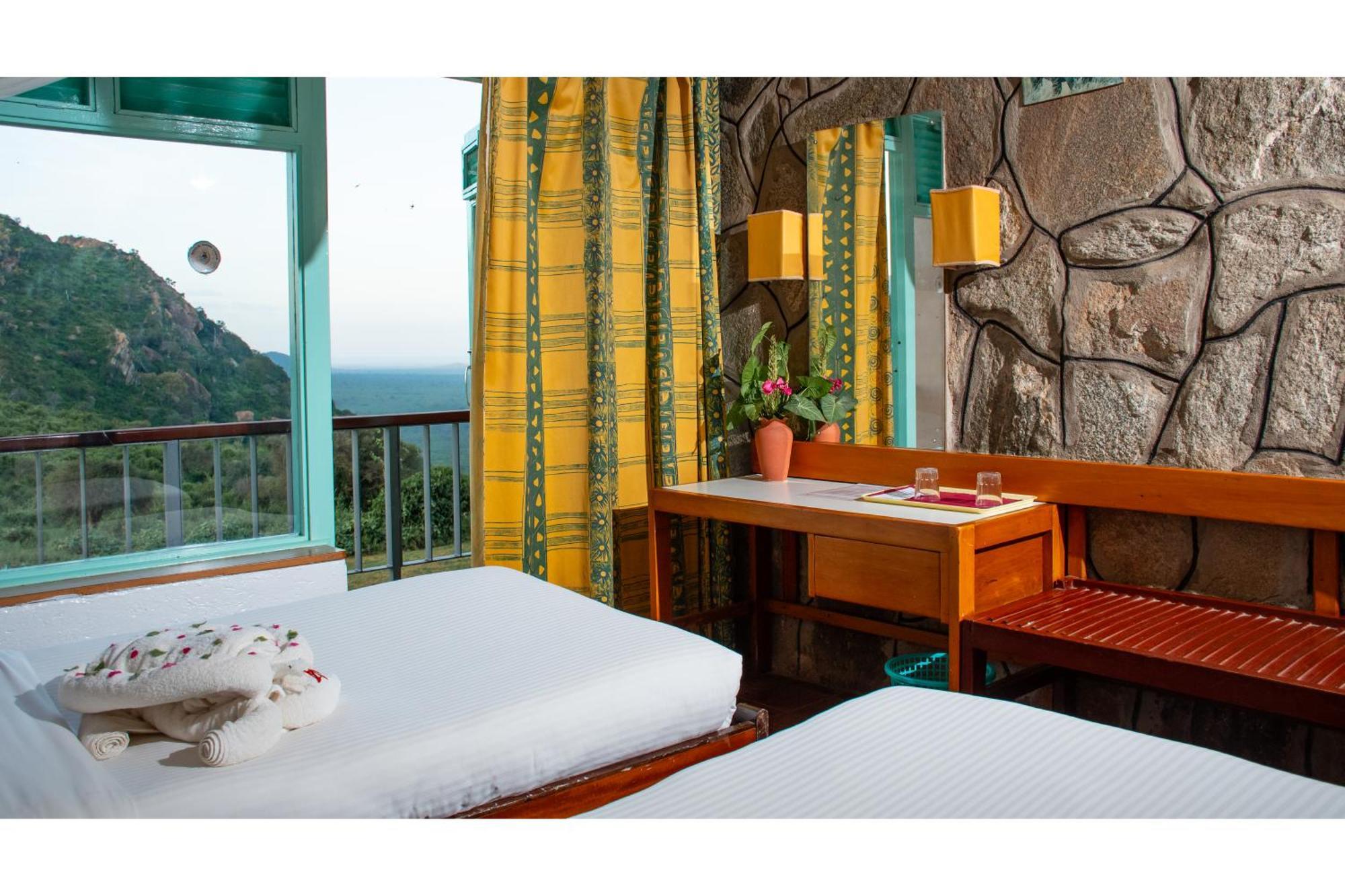 Ngulia Safari Lodge Ithumba Екстериор снимка