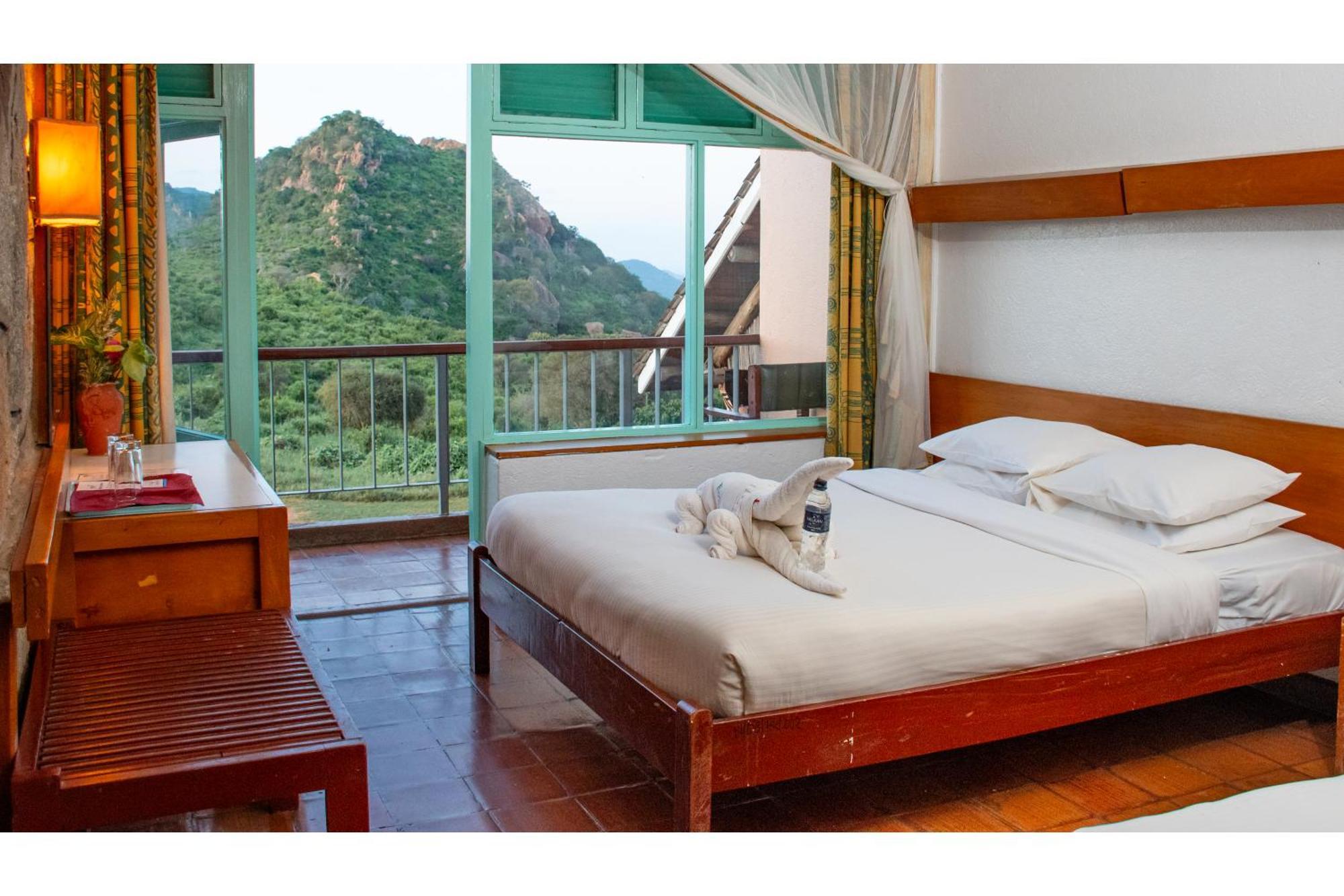 Ngulia Safari Lodge Ithumba Екстериор снимка
